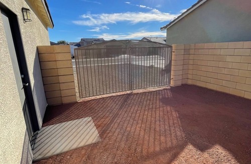 Holiday Shores House | River Close, Newer Home! Great Neighborhood Minutes from Laughlin! Close to all!