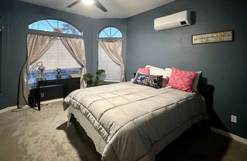 Fort Mohave House | River Getaway. Swimming pool Jaquzzi water slide, fire pit. Casinos min away.