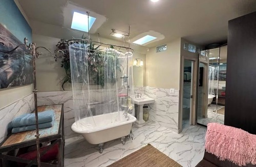 Northwest Berkeley House | Rock Roulade Cocoon Collective Easy access, wifi