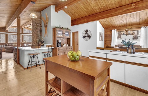 Beckwourth Cabin | Rocky Cliff Retreat at Davis Lake