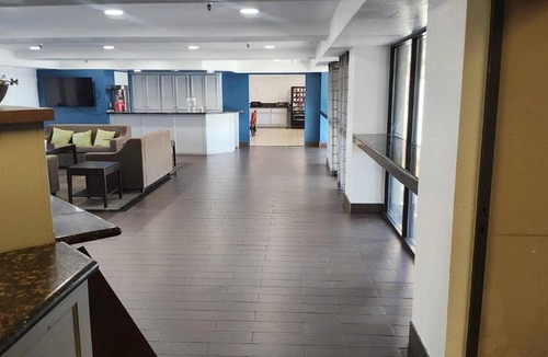Rancho Cordova Hotel | Rodeway Inn & Suites Rancho Cordova - Folsom
