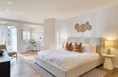 Laguna Beach Hotel | Rooftop Ocean Views + Pool + Hot Tub + Walk to Beach | The Mara by AvantStay