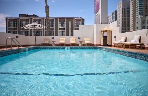 Downtown San Francisco Hotel | Rooftop Pool at SoMa House, Free Breakfast