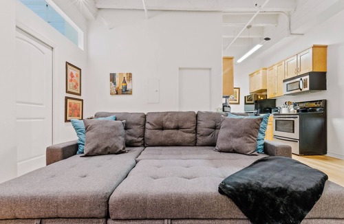Historic Core Condo | Rooftop Pool & City Views! Long-Term Dtwn LA Stay