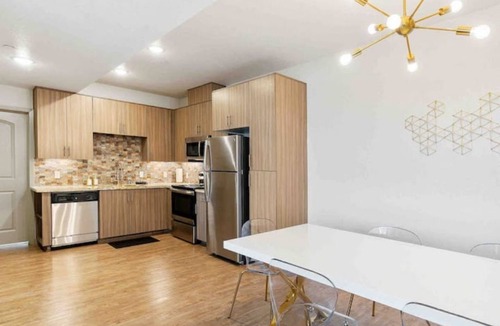 National City Apartment | Rooftop Pool & Hot Tub Family 3 Bdrm Apt
