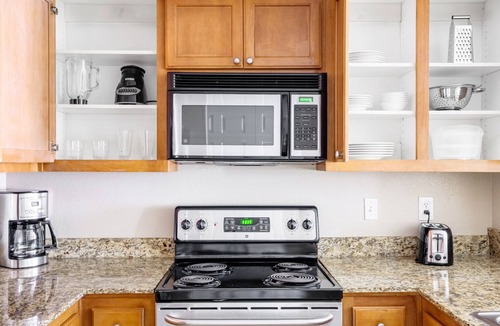 Santa Clara Apartment | Roomy Santa Clara 1BR w/Parking, Pool, walk to Dining by Blueground