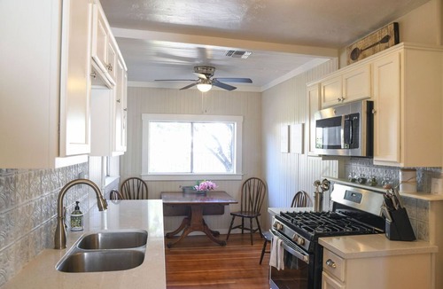 Nob Hill House | Rose House, Two walkable blocks to Historic Downtown Prescott Courthouse