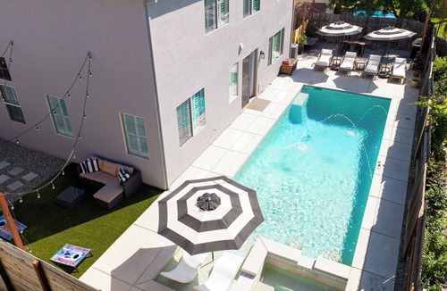 Roseville House | Roseville Resort With Salt Water Pool & Spa! Backyard BBQ, Fire Pit & Ping Pong.