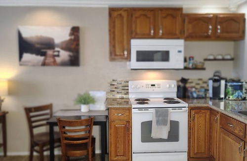 Roseville House | Roseville Studio - Fast WiFi - Full Kitchen - Near Multiple Hospitals