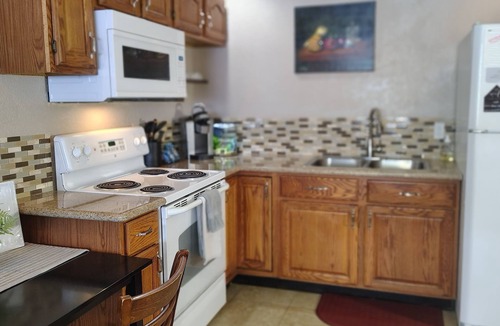 Roseville House | Roseville Studio - Fast WiFi - Full Kitchen - Near Multiple Hospitals