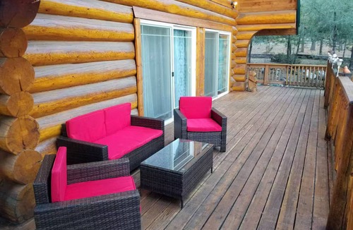 Pine Mountain Club Cabin | Rustic, Modern Log Cabin Cozy 3 Bedroom Retreat