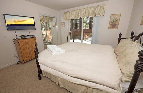 Bijou Park Cabin | Rustic Rental Cabin with Hot Tub near Heavenly Ski Resort in South Lake Tahoe, California