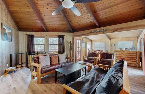 Groveland House | Rustic Retreat