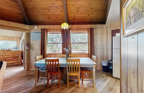 Groveland House | Rustic Retreat