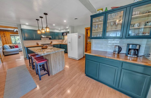 Prescott House | Rustic Retreat w/Deck! Dog Friendly| 2BR+Office