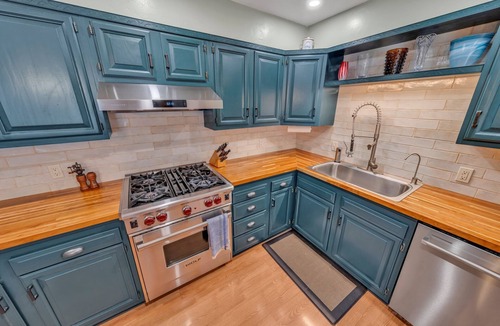 Prescott House | Rustic Retreat w/Deck! Dog Friendly| 2BR+Office