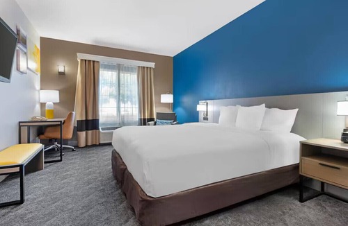 Southeastern Sacramento Hotel | Sacramento King Studio w/Gym & Pool