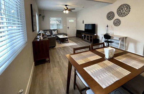 North Oak Park Cottage | Sacramento Modern Bungalow Close 2 UCD Med Center
