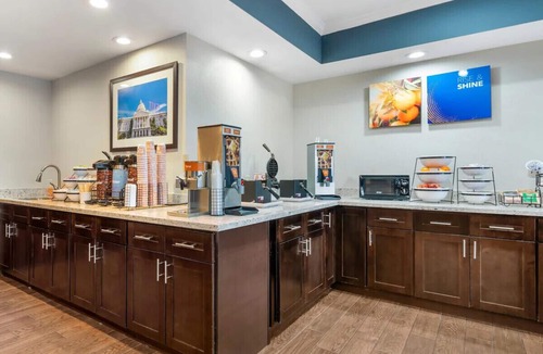 Southeastern Sacramento Hotel | Sacramento Queen Studio w/Gym & Pool