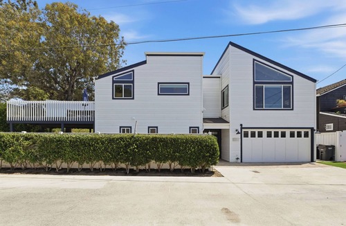 Del Mar House | Sand and Spa Retreat in Del Mar