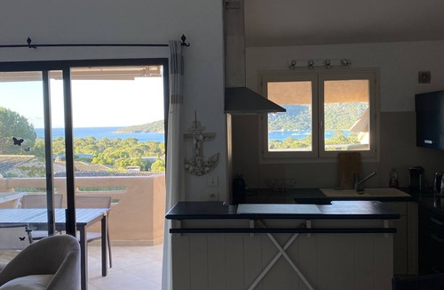 Santa Giulia Apartment | Santa Julia Palace F2 tres belle vue mer