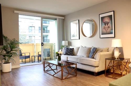Wilshire Montana Apartment | Santa Monica Place with Free Parking