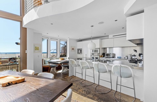 Downtown Villa | Santa Monica Skyline Villa – 3BR with Iconic Views