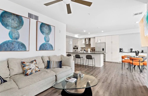 Marina Peninsula Bed & Breakfast | Sapphire Loft – Stunning Two-Story Marina Escape Top-Floor Retreat