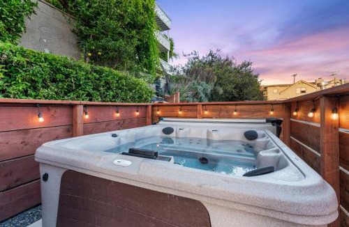 Ventura House | Sea View, Sauna, Hot Tub, Beach Bikes, Stream