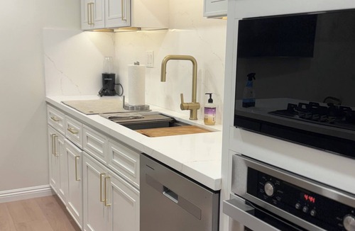 Huntington Beach House | SeaBreeze Haven 5 minute walk to the Beach and Down Town and the Pier