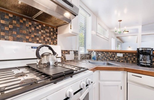 Seabright House | Seabright Serenity- Dog-friendly
