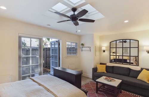 Del Mar Heights Apartment | Seashore Studio - close to restaurants and store, 8 minute walk to Del Mar beaches