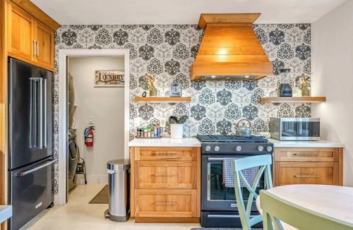 Seaside House | Seaside Home Near Del Monte Beach for 4 Guests