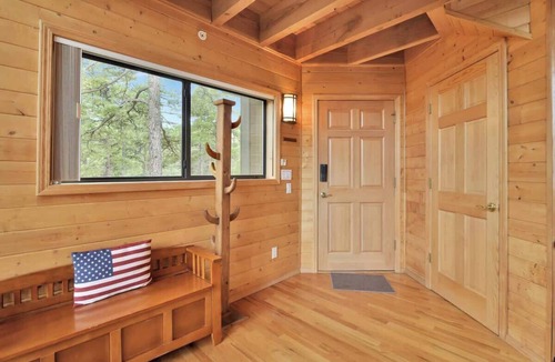 Highland Pines Cabin | *Secluded Forest Retreat* Charming 5 Bedroom Cabin