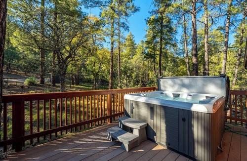 Prescott Cabin | Secluded in the Pines: Luxury Modern Retreat. Hot Tub, Game Loft Near Lynx Lake.