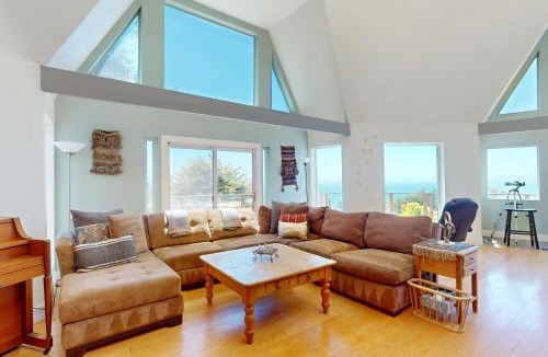 Gualala House | Secluded Ocean-View Retreat: Coastal Gualala Home