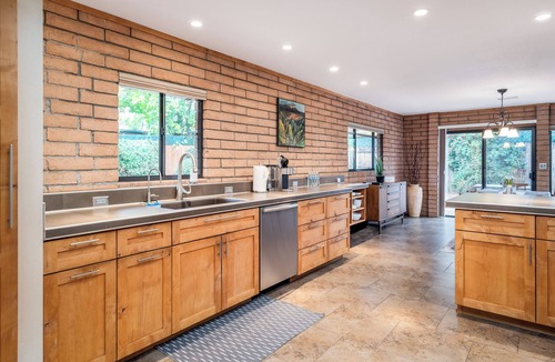 West Sedona House | Sedona Serene Retreat, Amazing Views & Hot Tub! Walk to Hiking Trails!