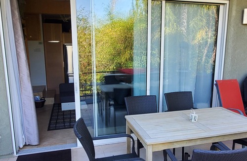 Palms House | Separate Entrance, Furnished, Sleeps 4, 1 bathroom perfect for FIFA World Cup