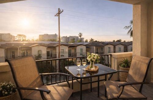 Marina del Rey Apartment | Serene 1BR & 2BR MDR Escape Minutes to Venice Beach with Spa & Gym