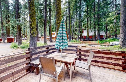 Tahoe Pines House | Serene cabin with expansive deck grill fireplace - near skiing - walk to beach