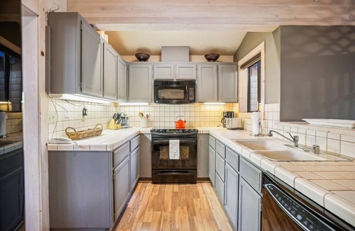 Tahoe City Condo | Serene Forest-Side Retreat: Large 3BR Rocky Ridge Condo Near Tahoe City