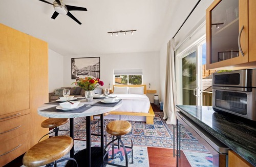 Bay Park Apartment | Serene Garden Studio in the Heart of Bay Park
