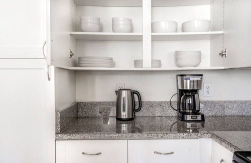 Central San Mateo Apartment | Serene Mountain View 1BR w/W/D, A/C & Lounge, nr Highways, by Blueground