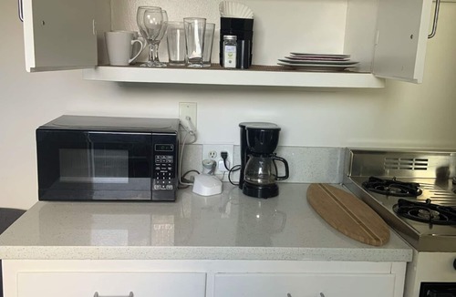 Washington Culver Apartment | Serene studio with AC in vibrant Culver City with an excellent location.