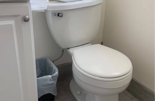 Washington Culver Apartment | Serene studio with AC in vibrant Culver City with an excellent location.