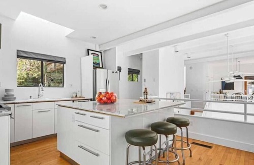 Cypress Park House | Serene with beautiful views 15 mins to downtown.