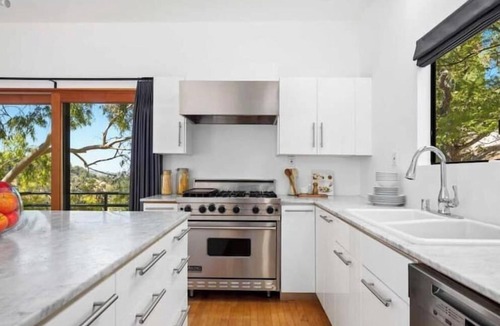 Cypress Park House | Serene with beautiful views 15 mins to downtown.