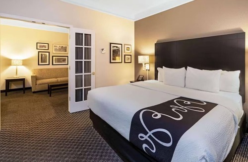 Superstition Springs Hotel | Serenity Suite with Pool View, La Quinta Inn - Ideal Mesa Getaway