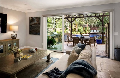 Sherman Oaks House | Sherman Oaks Home w/Pool, Spa & Outdoor Kitchen