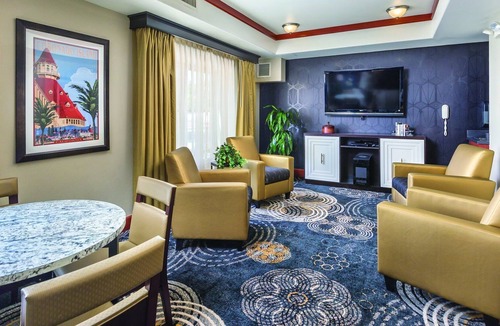 East Village Resort | Ships, museums, theme parks & more!